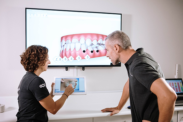 estudiamos tu caso de ortodoncia y estetica dental en Carles Navarro